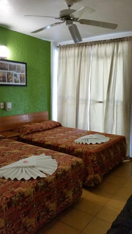 Lázaro Cárdenas Delfin Playa Azul酒店 外观 照片